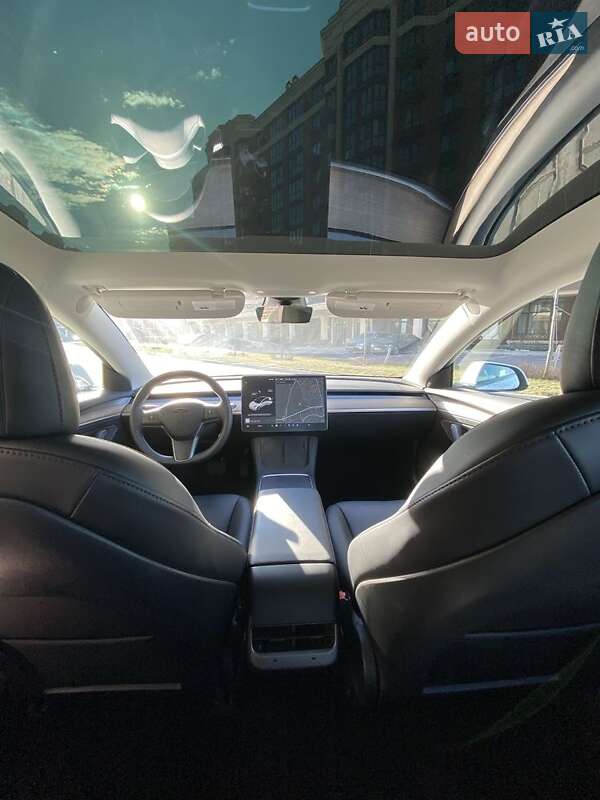 Седан Tesla Model 3 2022 в Киеве