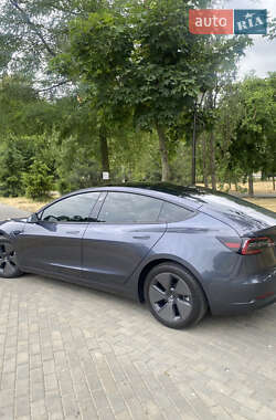 Седан Tesla Model 3 2023 в 