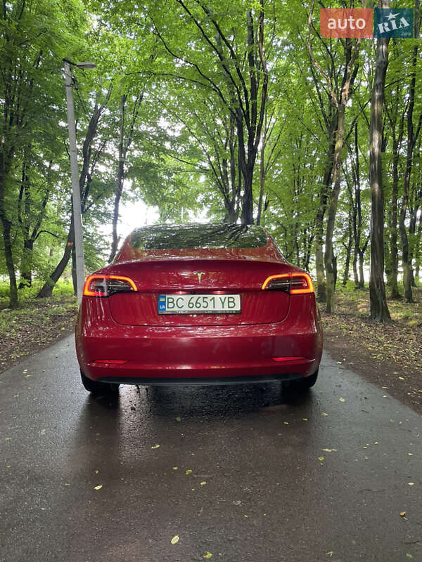 Седан Tesla Model 3 2018 в Львове
