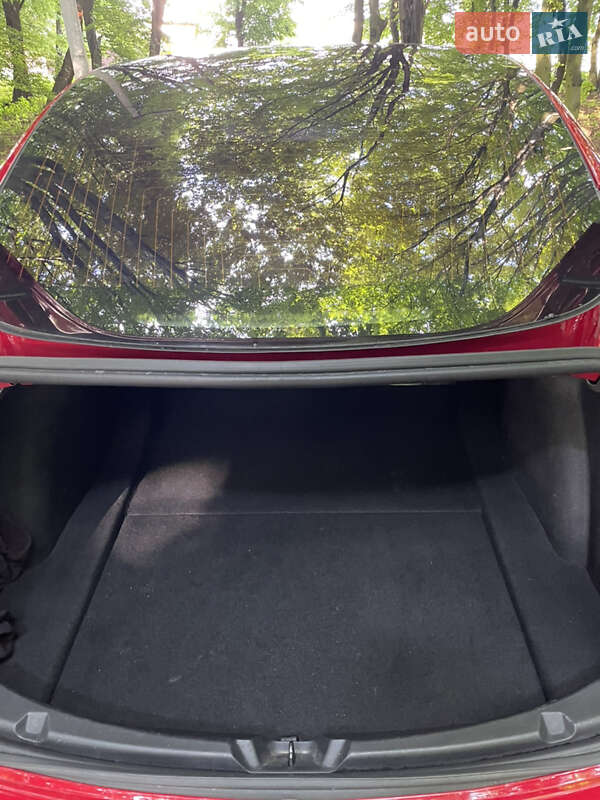 Седан Tesla Model 3 2018 в Львове