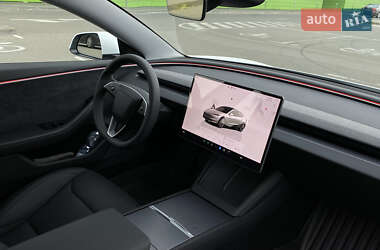 Седан Tesla Model 3 2024 в 
