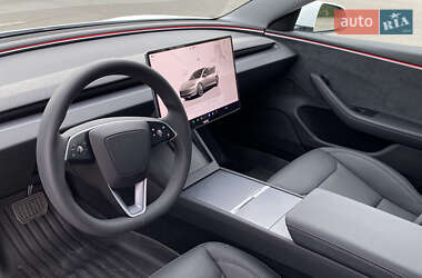 Седан Tesla Model 3 2024 в 