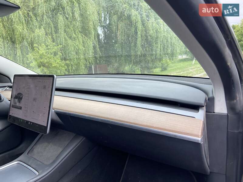 Седан Tesla Model 3 2022 в Києві