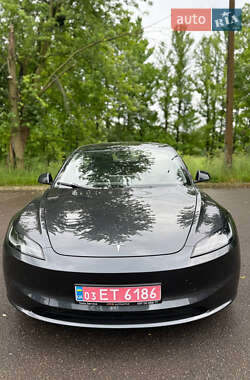 Седан Tesla Model 3 2024 в 
