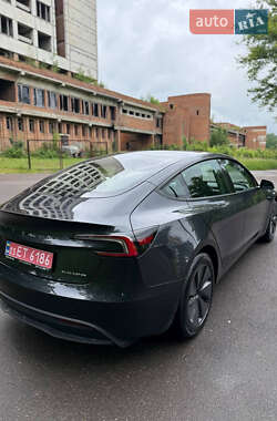 Седан Tesla Model 3 2024 в 