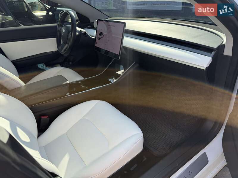 Седан Tesla Model 3 2018 в Виннице