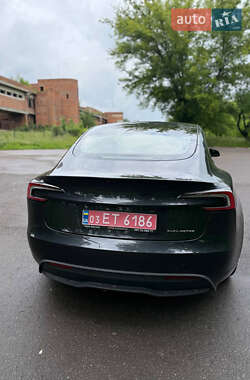 Седан Tesla Model 3 2024 в 