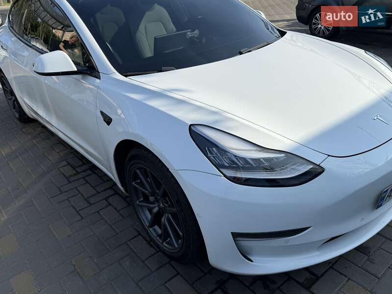 Седан Tesla Model 3 2018 в Виннице