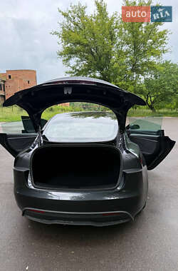 Седан Tesla Model 3 2024 в 