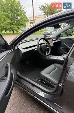 Седан Tesla Model 3 2024 в 