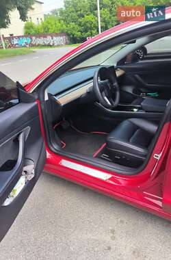 Седан Tesla Model 3 2019 в Чернигове