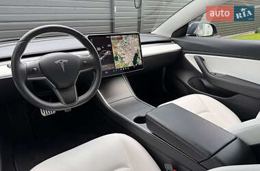 Седан Tesla Model 3 2019 в 