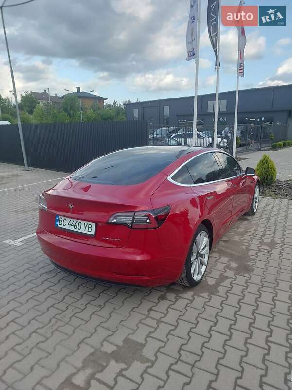 Седан Tesla Model 3 2018 в Львове