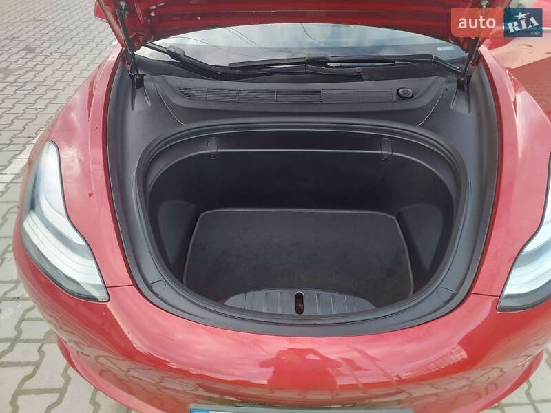 Седан Tesla Model 3 2018 в Львове