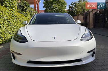 Седан Tesla Model 3 2018 в Одесі