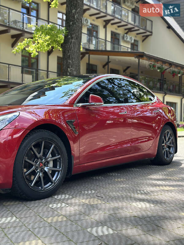Седан Tesla Model 3 2018 в Трускавце