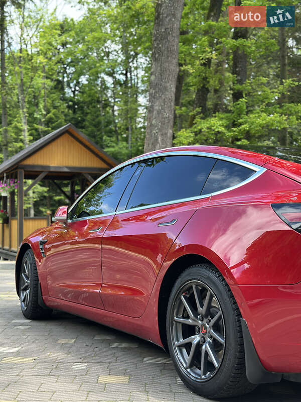 Седан Tesla Model 3 2018 в Трускавце