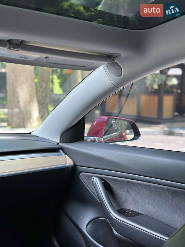 Седан Tesla Model 3 2018 в Трускавце