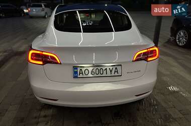 Седан Tesla Model 3 2021 в 