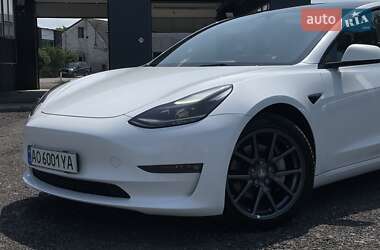 Седан Tesla Model 3 2021 в 
