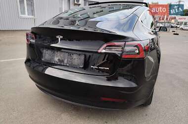 Седан Tesla Model 3 2019 в 