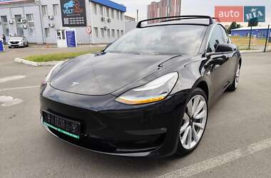 Седан Tesla Model 3 2019 в 