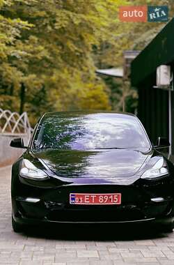 Седан Tesla Model 3 2022 в Коломые