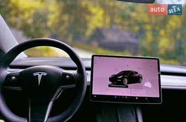 Седан Tesla Model 3 2022 в 
