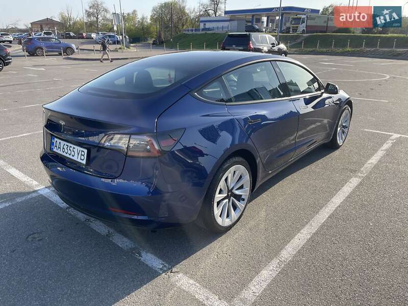 Седан Tesla Model 3 2022 в Киеве