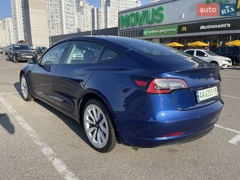 Седан Tesla Model 3 2022 в Киеве