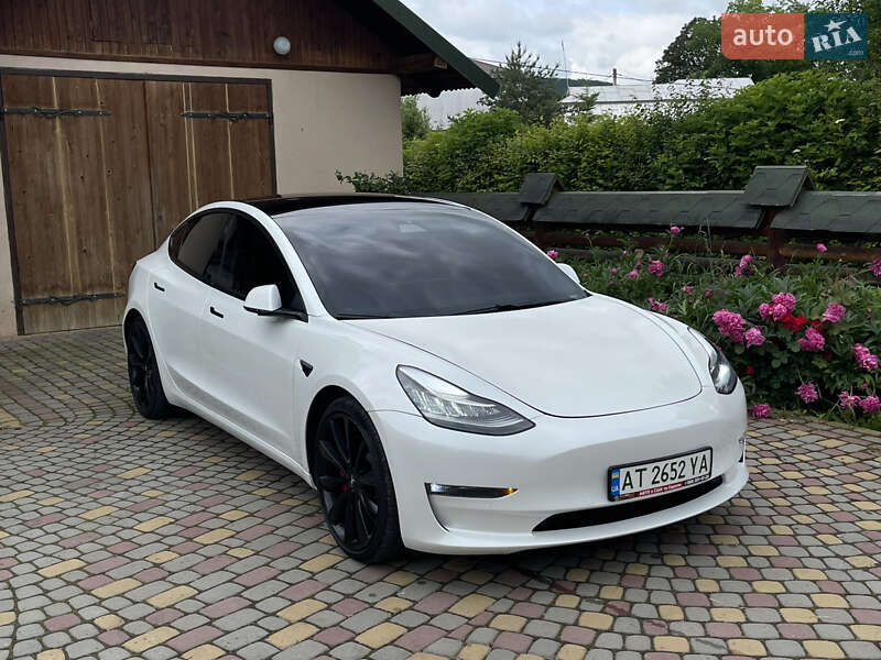Седан Tesla Model 3 2020 в 