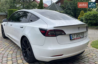 Седан Tesla Model 3 2020 в 