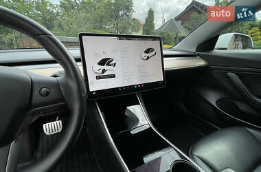 Седан Tesla Model 3 2020 в 