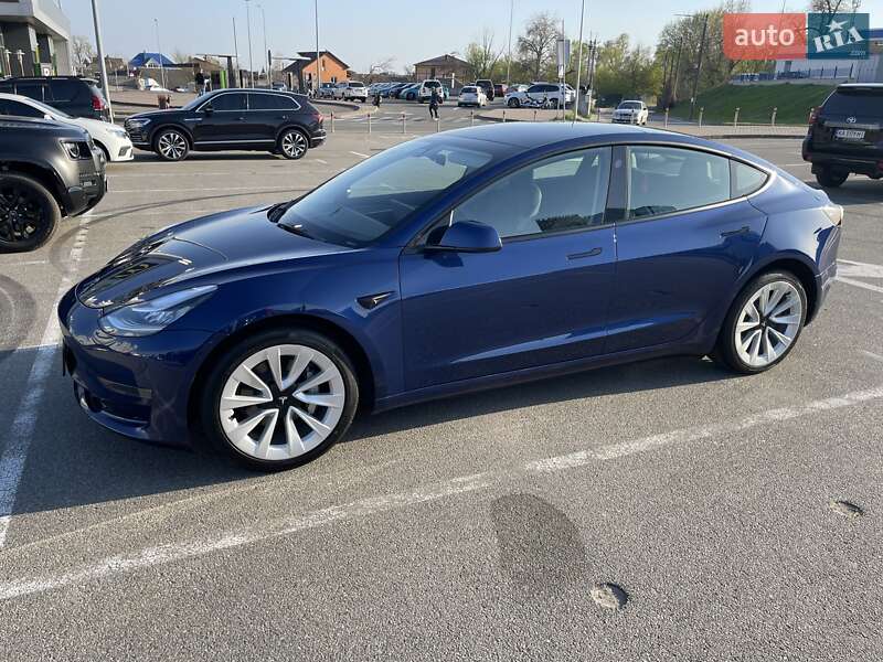 Седан Tesla Model 3 2022 в Киеве