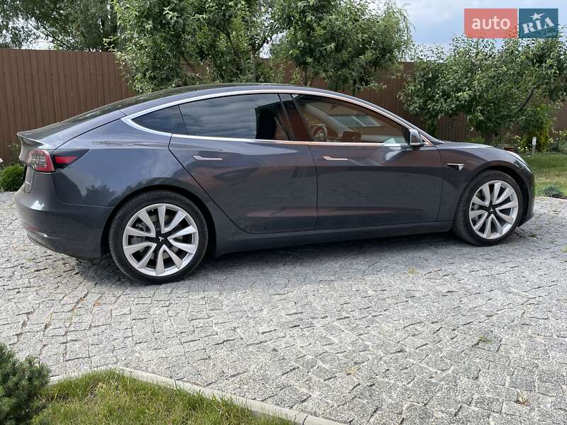Седан Tesla Model 3 2019 в Києві