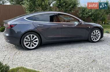 Седан Tesla Model 3 2019 в 