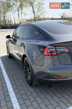 Седан Tesla Model 3 2023 в 