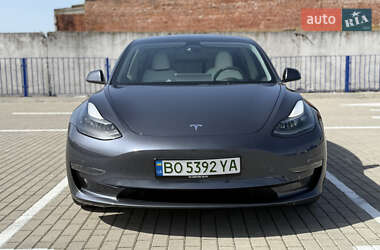 Седан Tesla Model 3 2023 в 