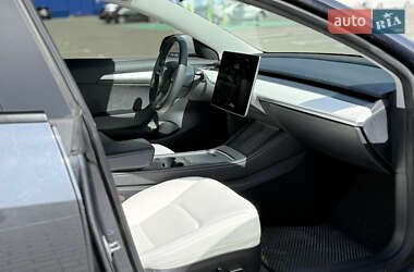 Седан Tesla Model 3 2023 в 