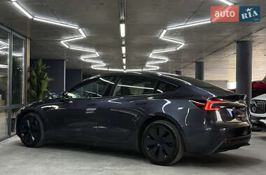 Седан Tesla Model 3 2024 в 