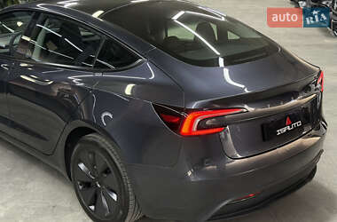 Седан Tesla Model 3 2024 в 