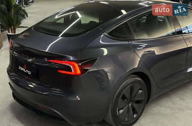 Седан Tesla Model 3 2024 в 