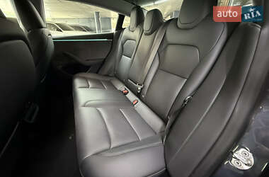 Седан Tesla Model 3 2024 в 
