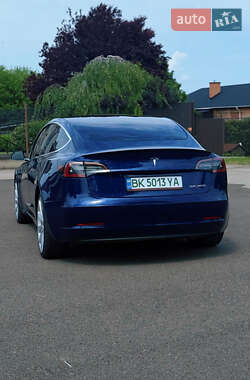 Седан Tesla Model 3 2019 в 