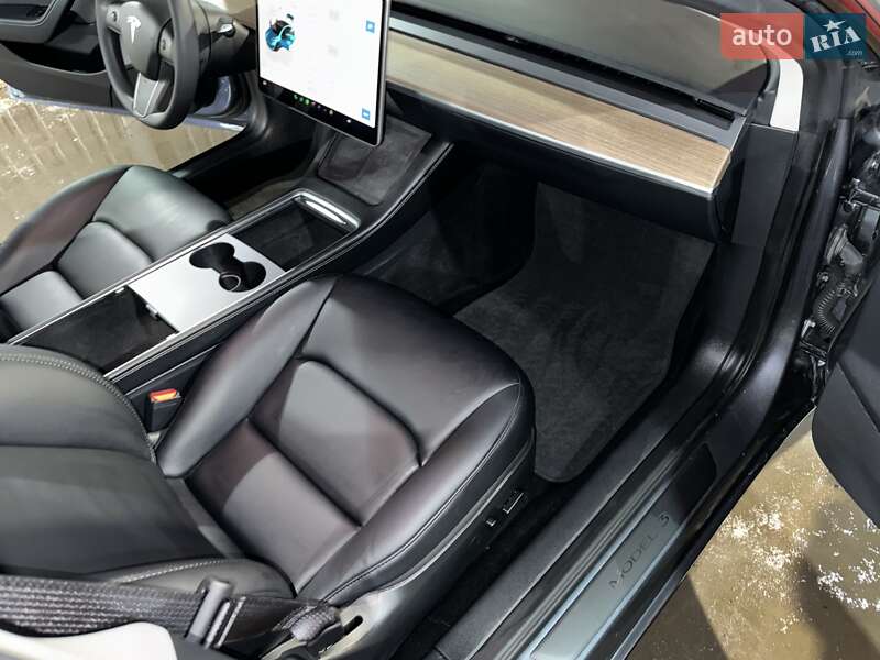 Седан Tesla Model 3 2023 в Виннице