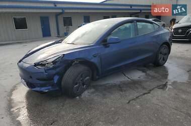Седан Tesla Model 3 2022 в 