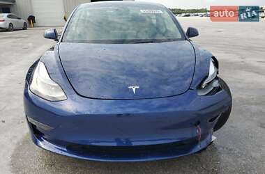 Седан Tesla Model 3 2022 в 