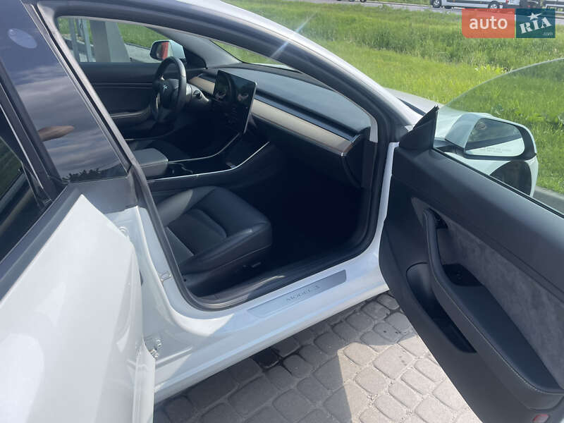 Седан Tesla Model 3 2018 в Львове фото 10 Седан Tesla Model 3 2018 в Львове