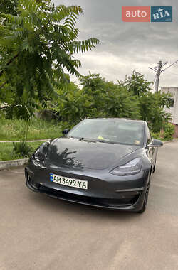 Седан Tesla Model 3 2018 в Житомирі