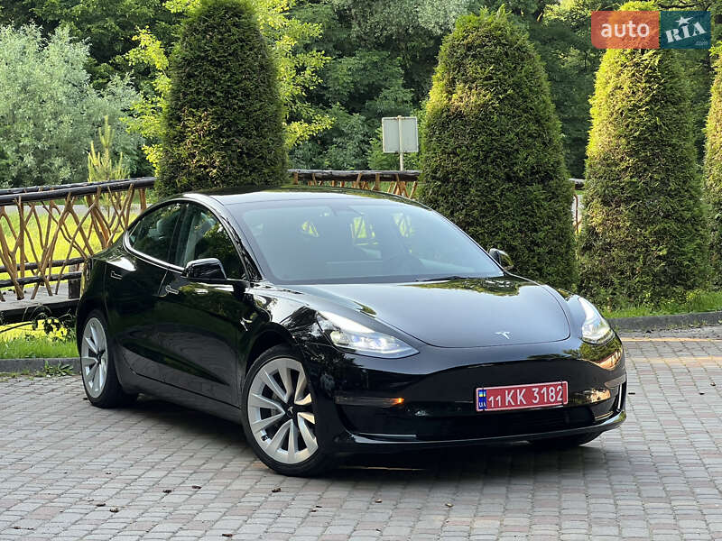 Седан Tesla Model 3 2022 в Дрогобыче